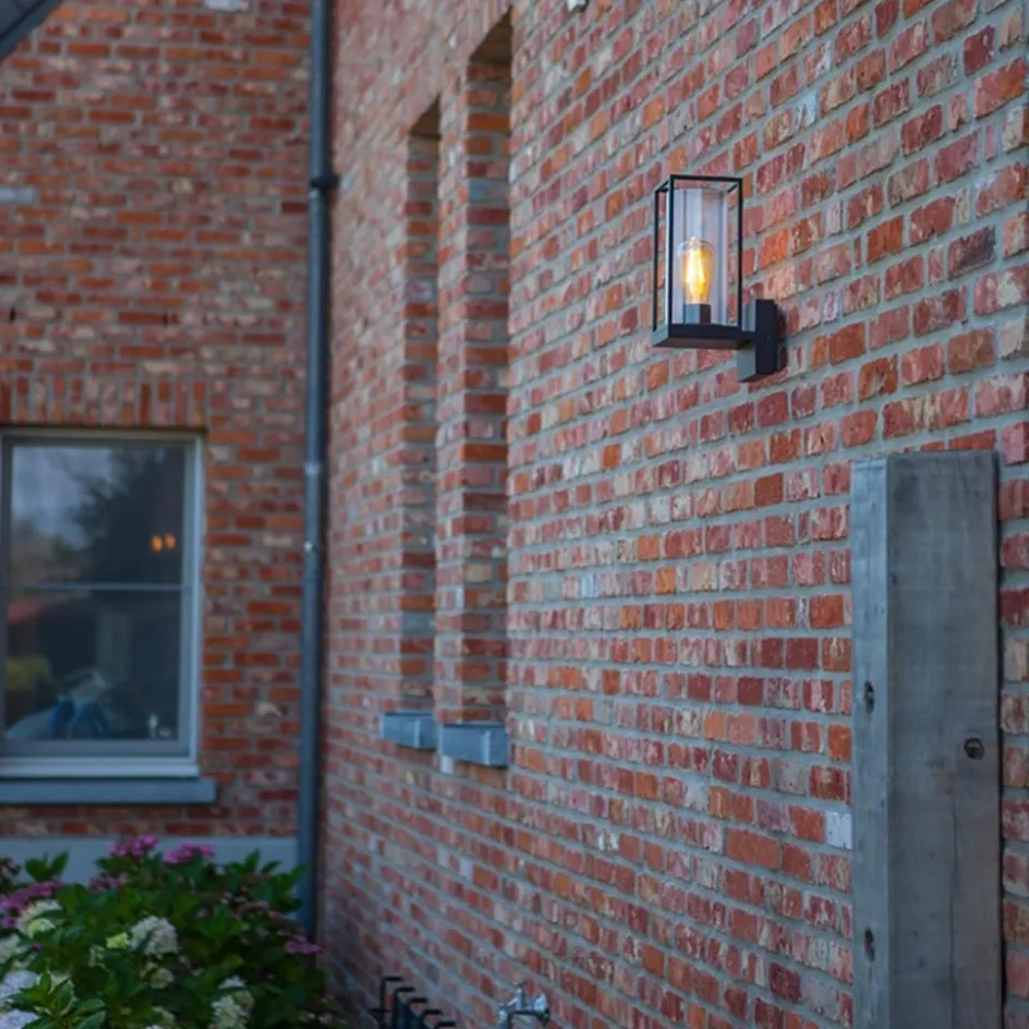 Buitenlamp Flair lantaarn op voet zwart IP44>Straluma