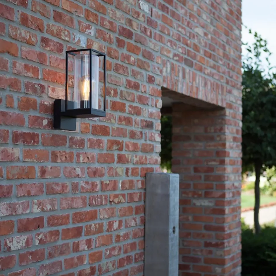 Buitenlamp Flair lantaarn op voet zwart IP44>Straluma