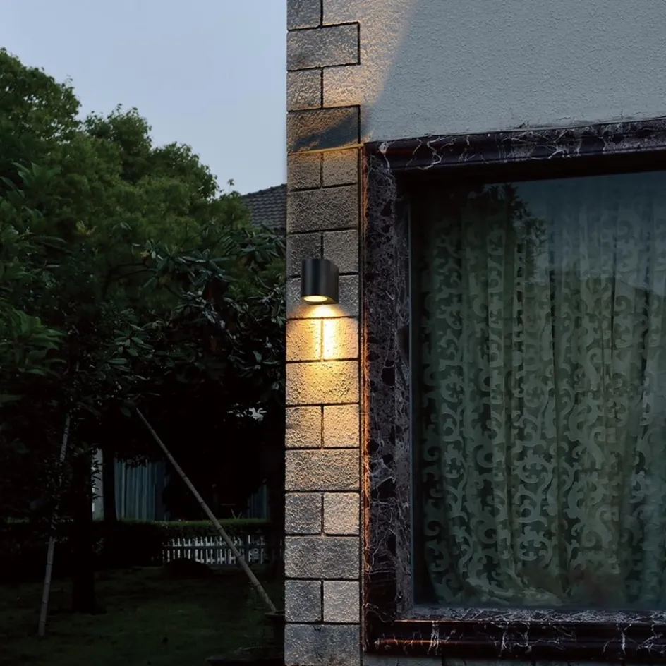 Buitenlamp Logan afgerond zwart IP44>Straluma New