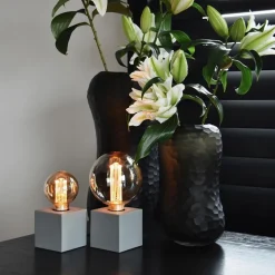 Calex tafelarmatuur kubus beton></noscript>Straluma