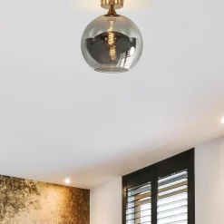 Chique plafondlamp goud met smoke/titanium glazen bol></noscript>Straluma Best