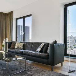 Design LED vloerlamp zwart met draaibare kap><noscript><img width=