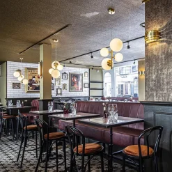 Hanglamp 4L brass met opaal bolglas><noscript><img width=