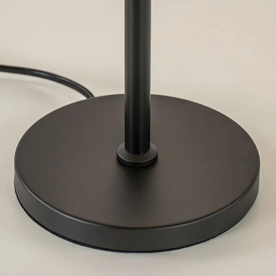 Hoge tafellamp zwart met wit glazen kap>Straluma