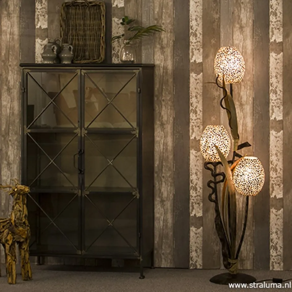 Houten vloerlamp met kelk van schelpen>Straluma Online