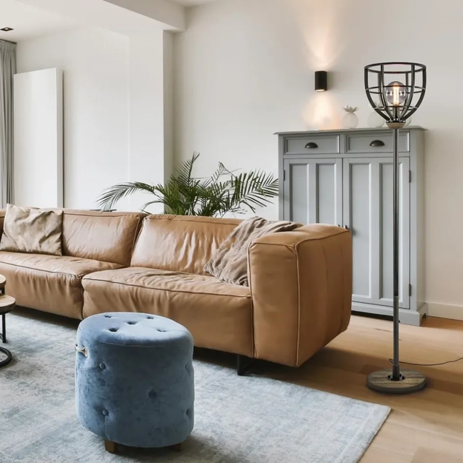 Industriële vloerlamp zwart staal met houten details>Straluma New