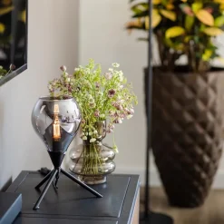 Kleine tafellamp driepoot met titanium glas></noscript>Straluma New