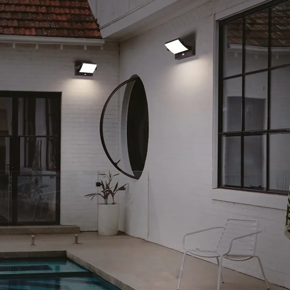 LED buitenlamp zwart met draaibare kap en sensor>Straluma Hot