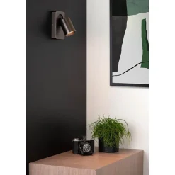 LED wandspot zwart staal met USB aansluiting></noscript>Straluma Discount