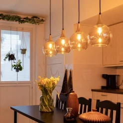 4-Lichts eettafelhanglamp zwart/goud met amber glazen bollen><noscript><img width=