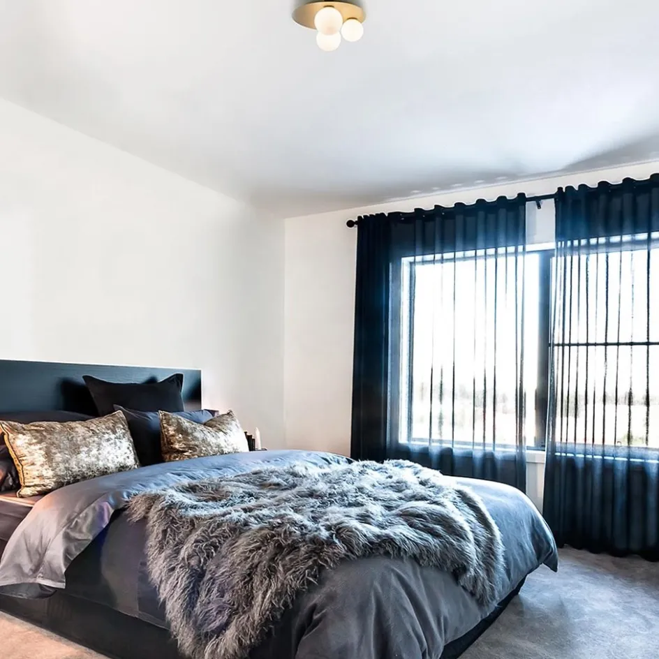 3-Lichts plafondlamp mat goud met witte bollen>Straluma