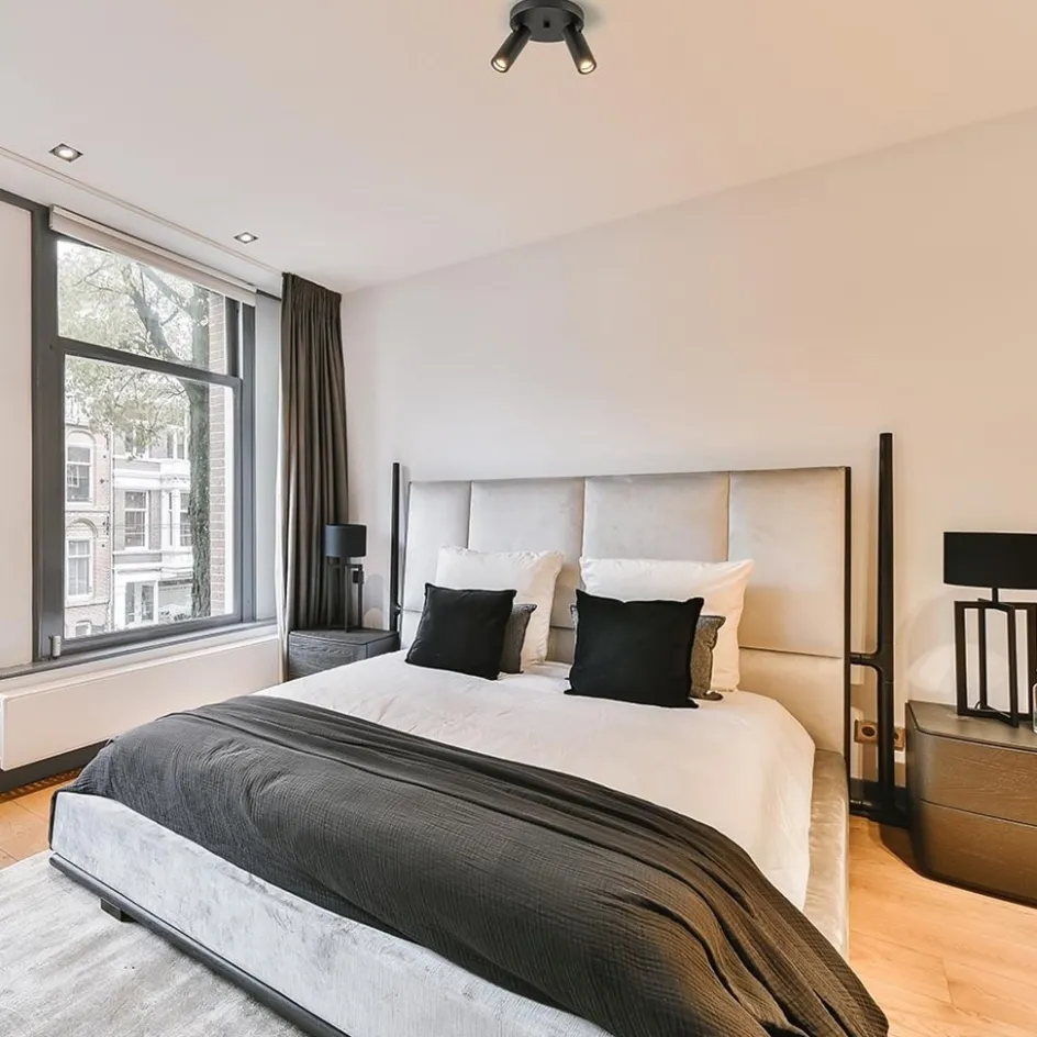 2-Lichts plafondspot mat zwart met gouden accent>Straluma Hot