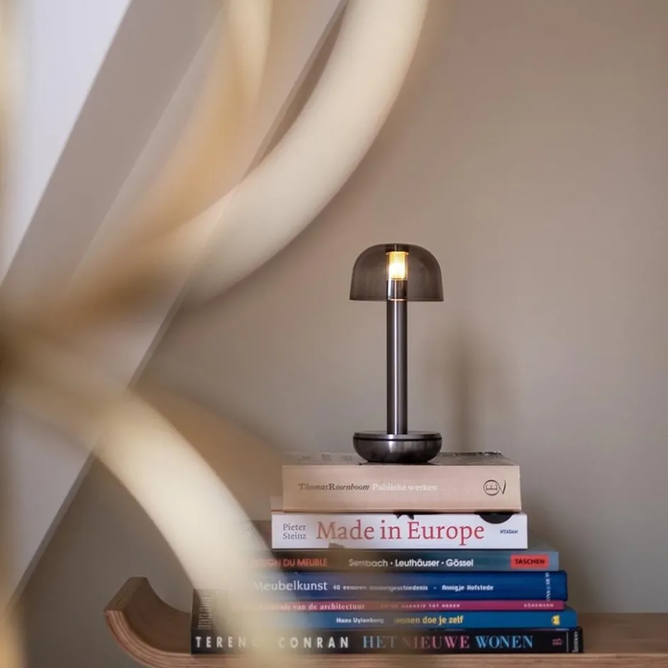 Luxe tafellamp op batterij dimbaar titanium/smoke>Straluma New