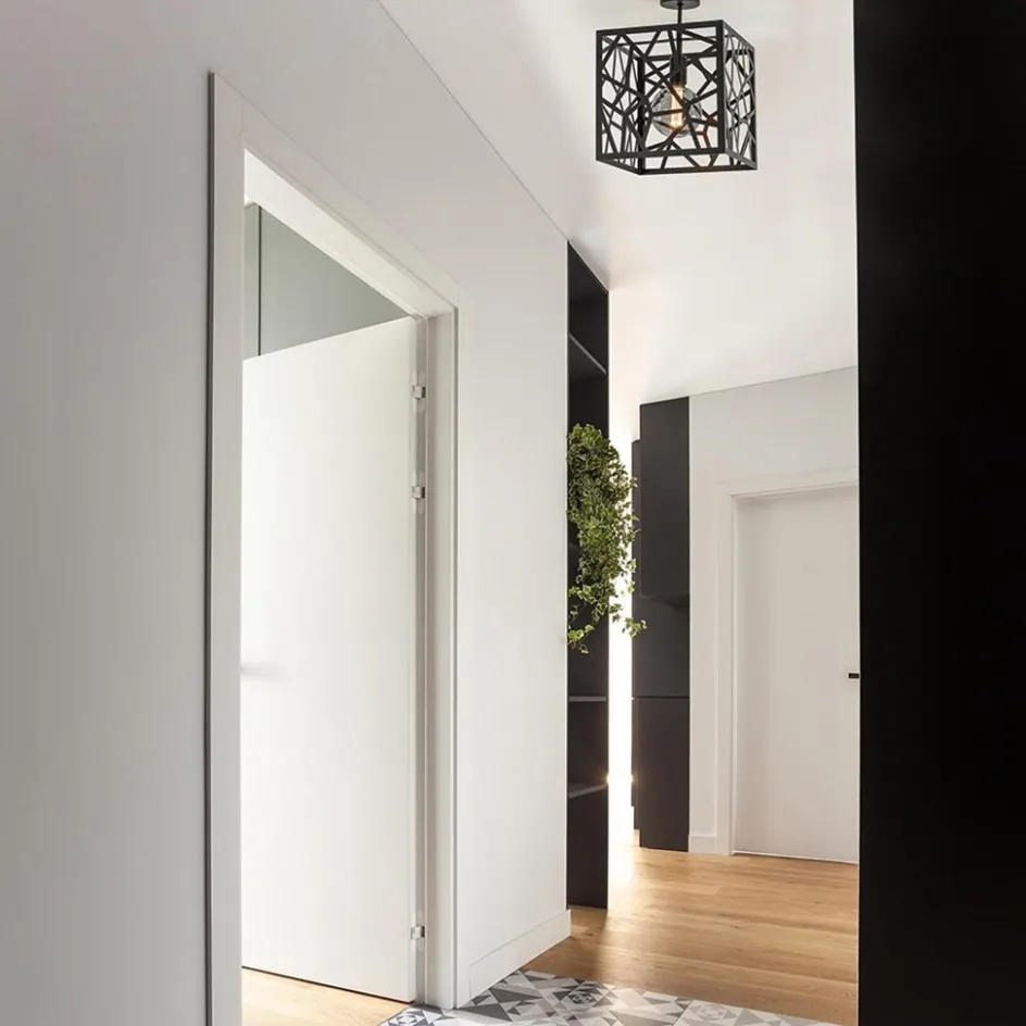 Mat zwarte plafondlamp metaal met vierkante kap>Straluma Online