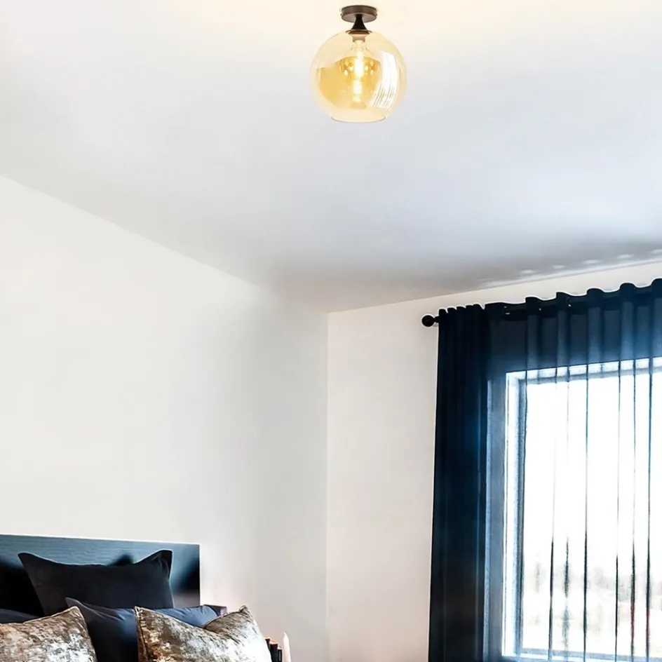 Mat zwarte plafondlamp met amber glazen bol 30 cm>Straluma Best