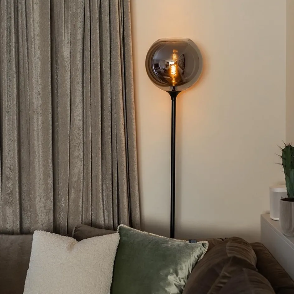 Mat zwarte vloerlamp met smoke/titanium glazen kap>Straluma