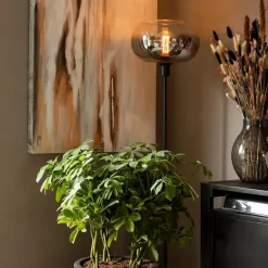 Mat zwarte vloerlamp met smoke glas gradient><noscript><img width=