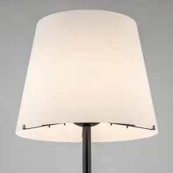 Mat zwarte vloerlamp met opaal glazen kap><noscript><img width=
