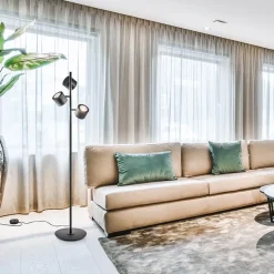 Moderne vloerlamp zwart met verstelbare LED spots><noscript><img width=