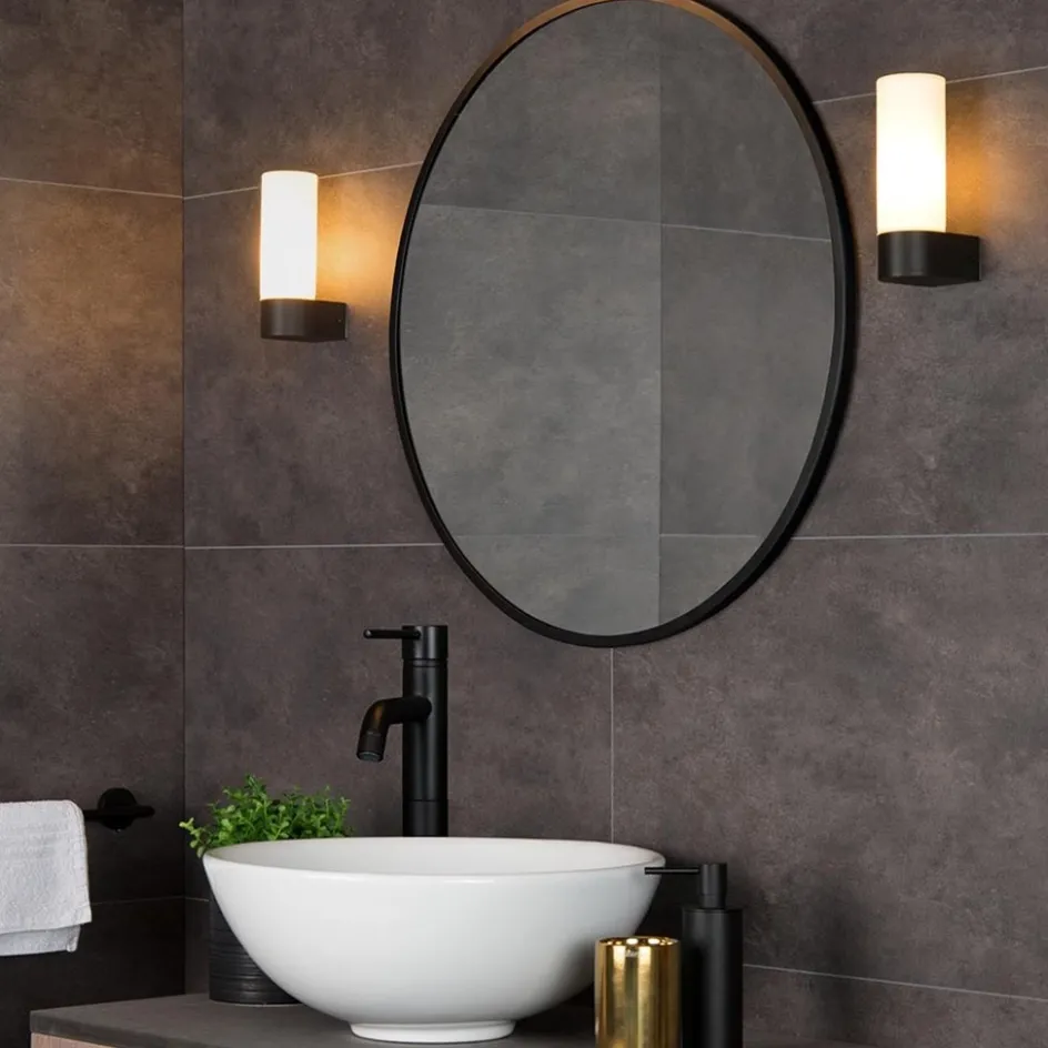 Moderne wandlamp zwart met opaal glas IP44>Straluma New