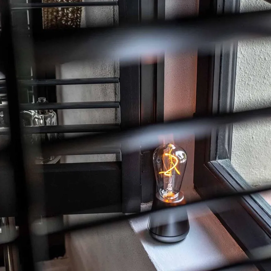 Oplaadbare tafellamp titanium met smoke lichtbron>Straluma Clearance