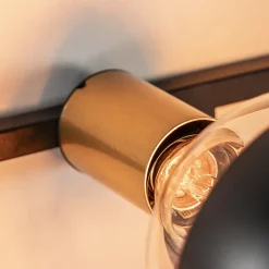 Rechthoekig wandrek met plantenpotten en E27 fittingen></noscript>Straluma