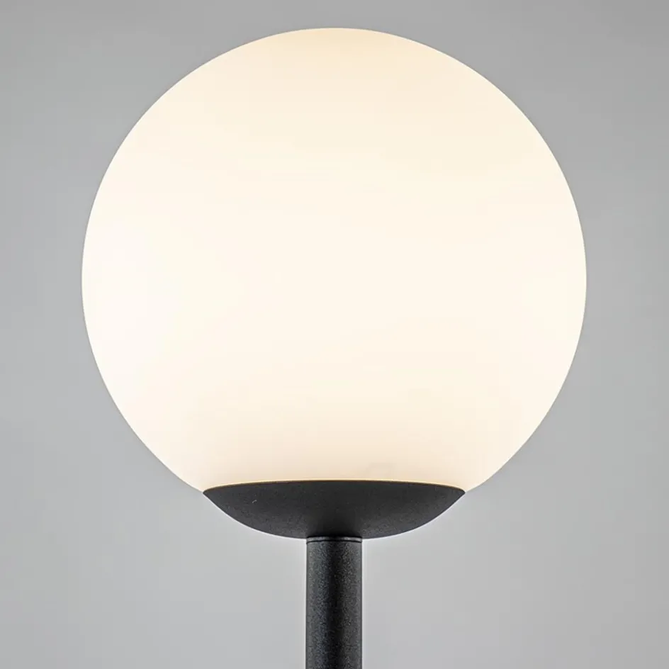 Retro vloerlamp mat zwart met witte glazen bol>Straluma New