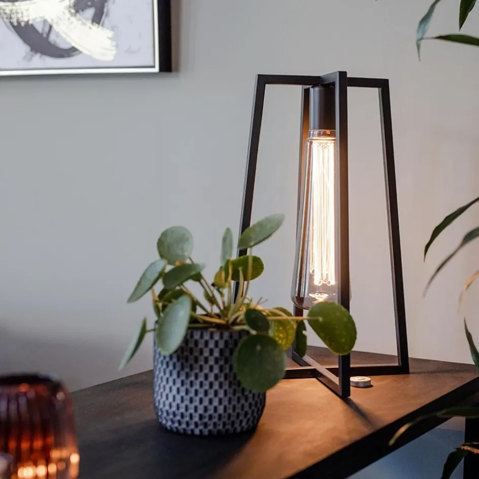 Stoere zwarte tafellamp frame>Straluma Online