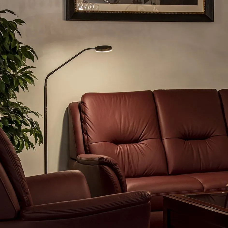 Strak klassieke leeslamp brons dimbaar>Straluma Hot