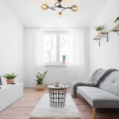 Strak klassieke plafondlamp met amber glazen bollen></noscript>Straluma Outlet