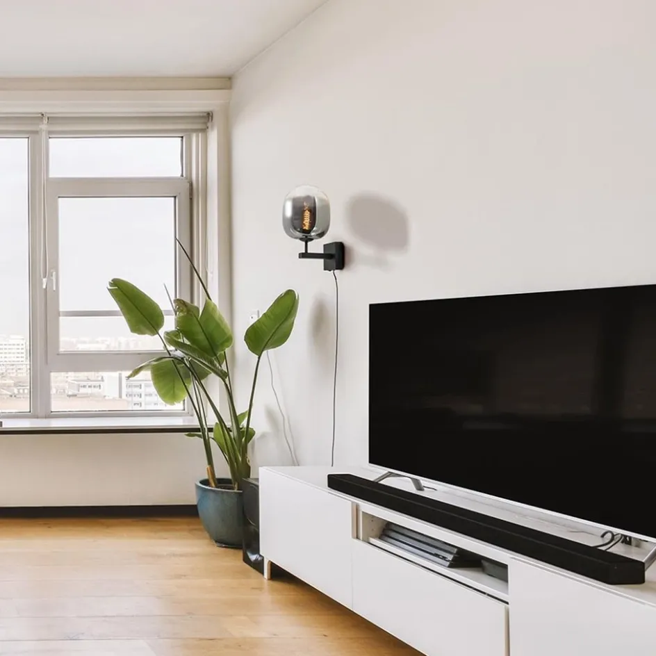 Trendy wandlamp zwart met smoke glazen kap en snoer>Straluma Clearance