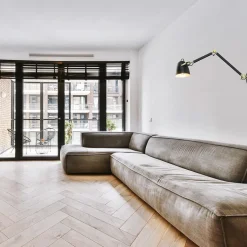 Verstelbare wandlamp mat zwart met gouden details><noscript><img width=