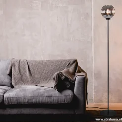 Zwarte vloerlamp met smoke glazen kap><noscript><img width=